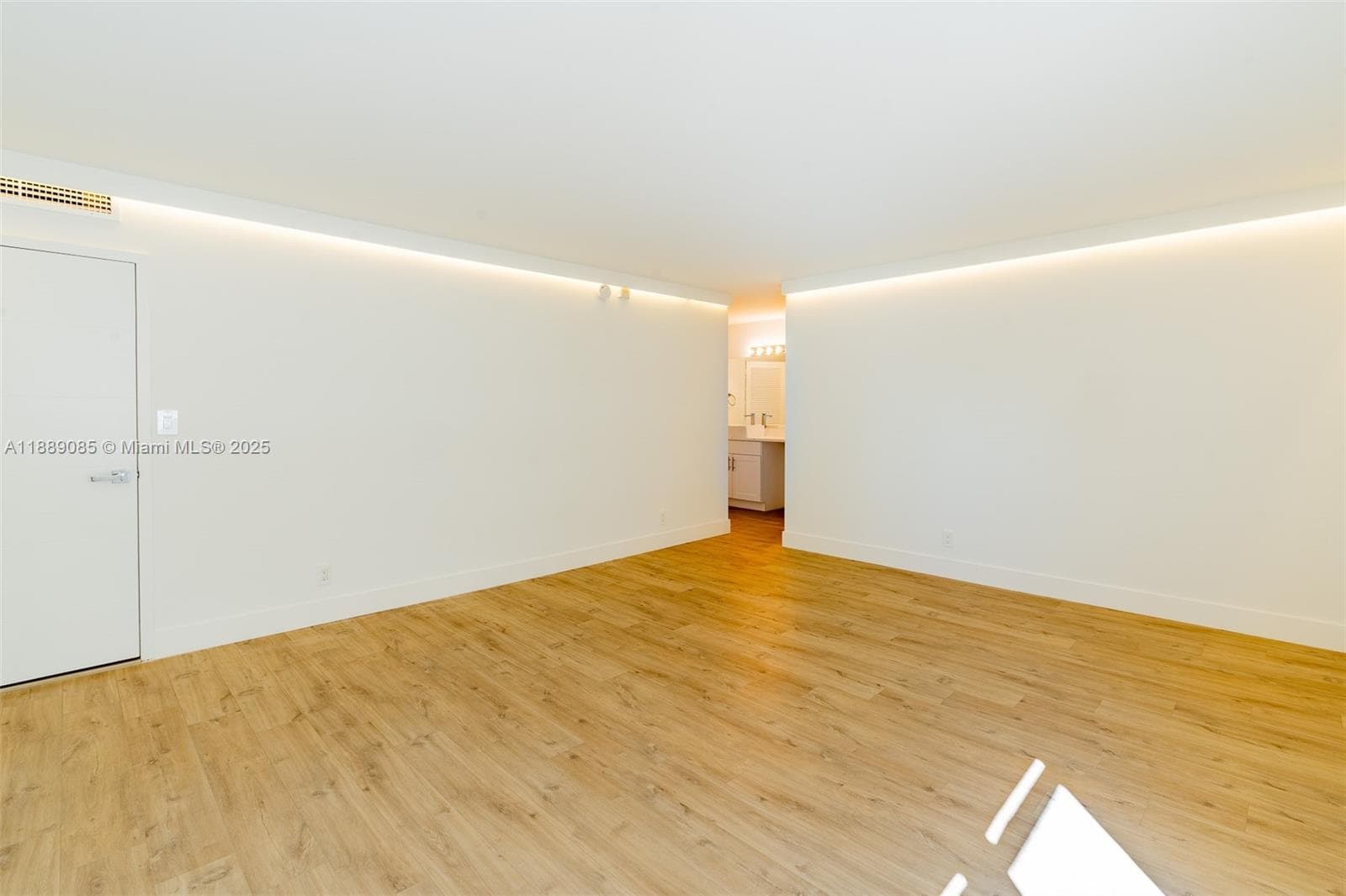 2030 Ocean Dr 1127 photo 15