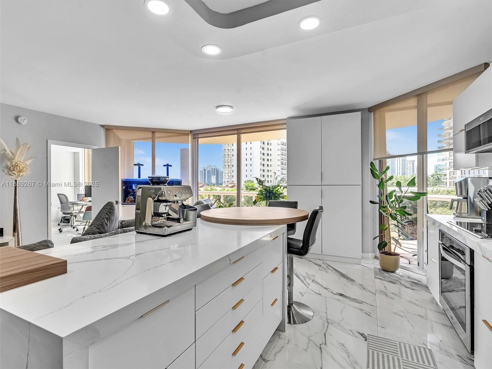 20191 E Country Club Dr 511 photo 14