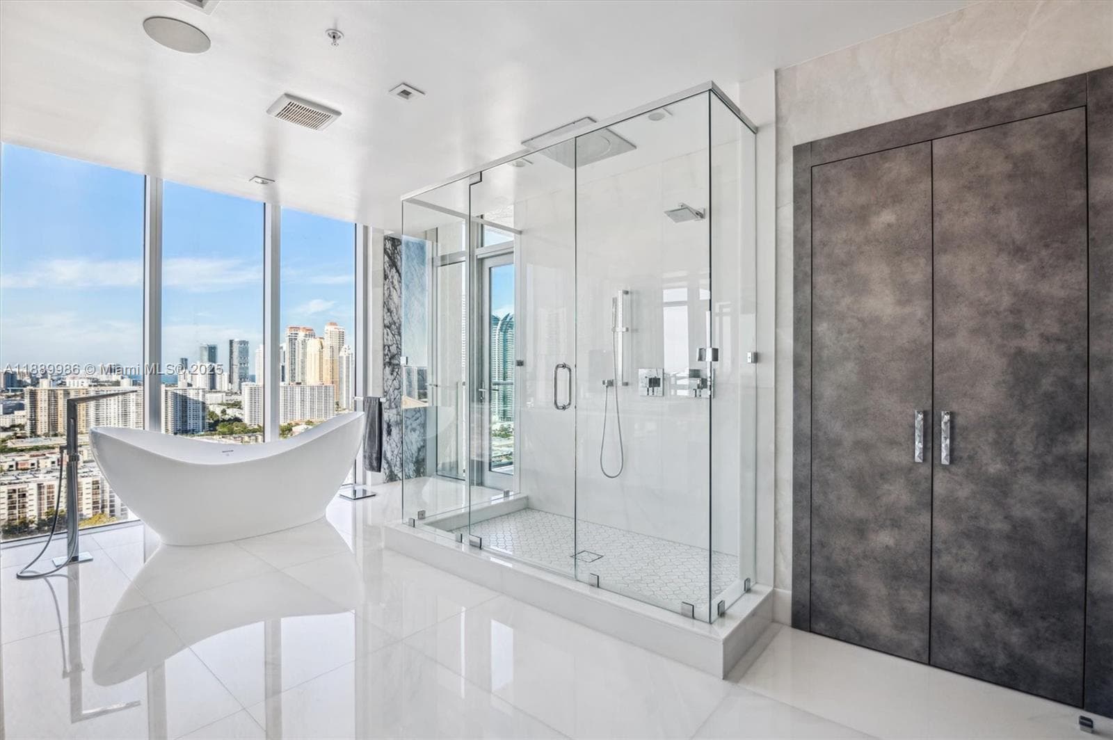 330 Sunny Isles Blvd 5-UPH04 photo 20