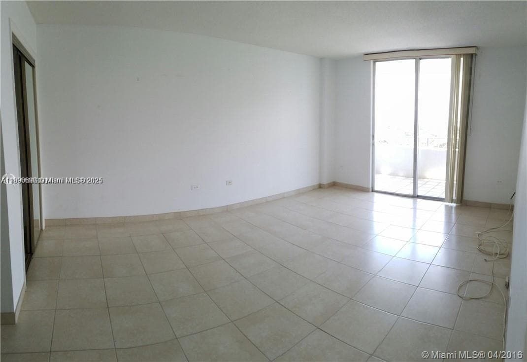 5555 Collins Ave 11U photo 13