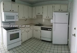 5555 Collins Ave 11U photo 20