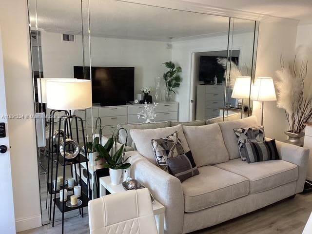 3133 Ocean Dr 118 photo 9