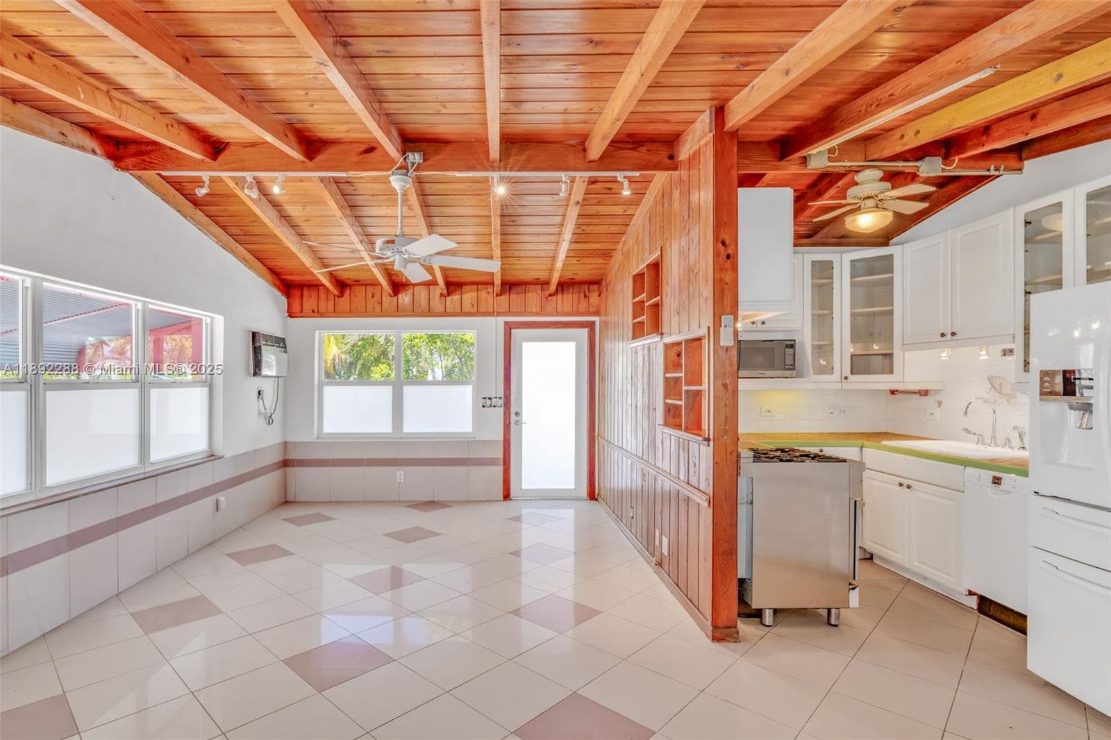 140 25 Gardenia St photo 16