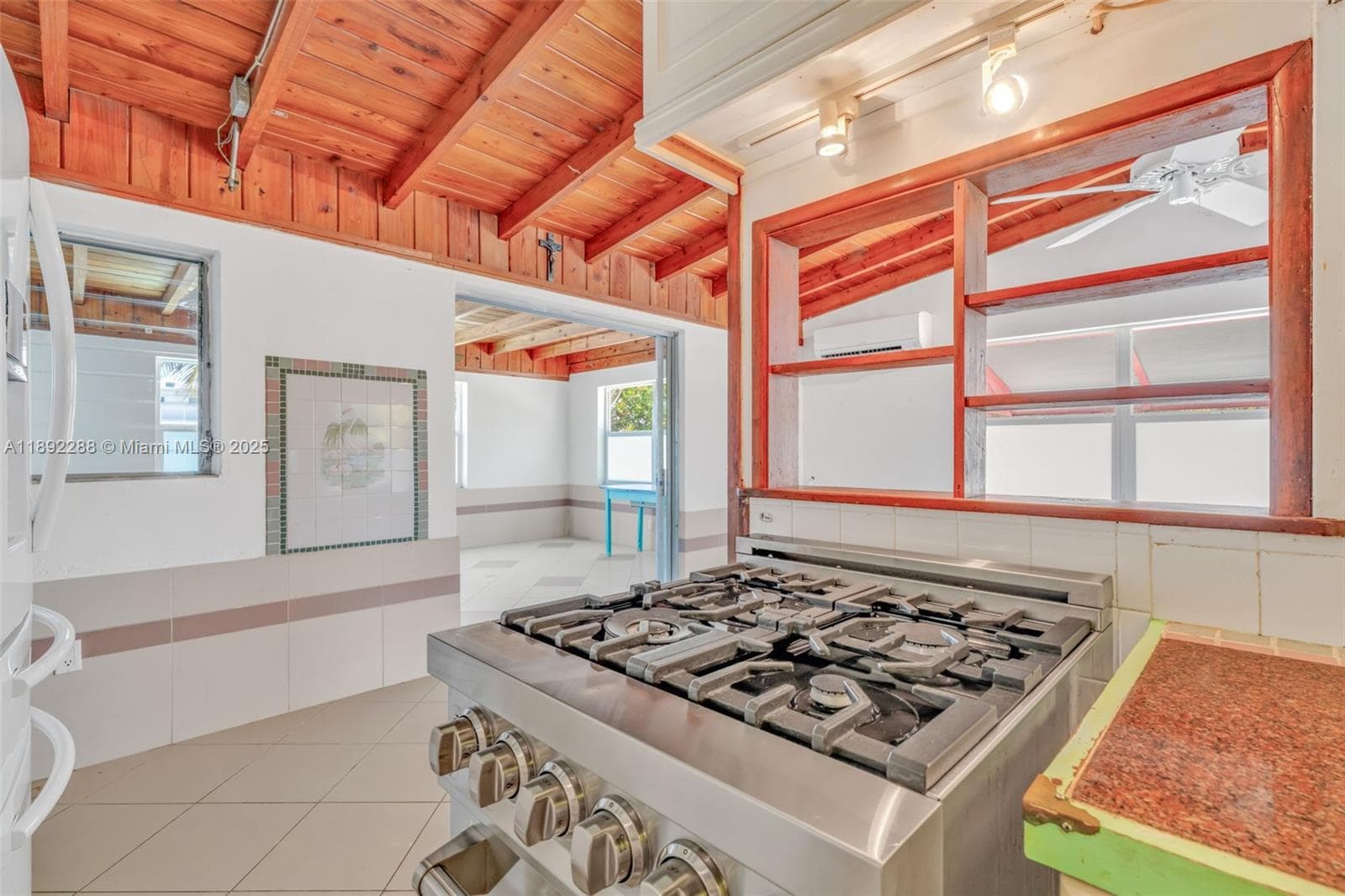 140 25 Gardenia St photo 19