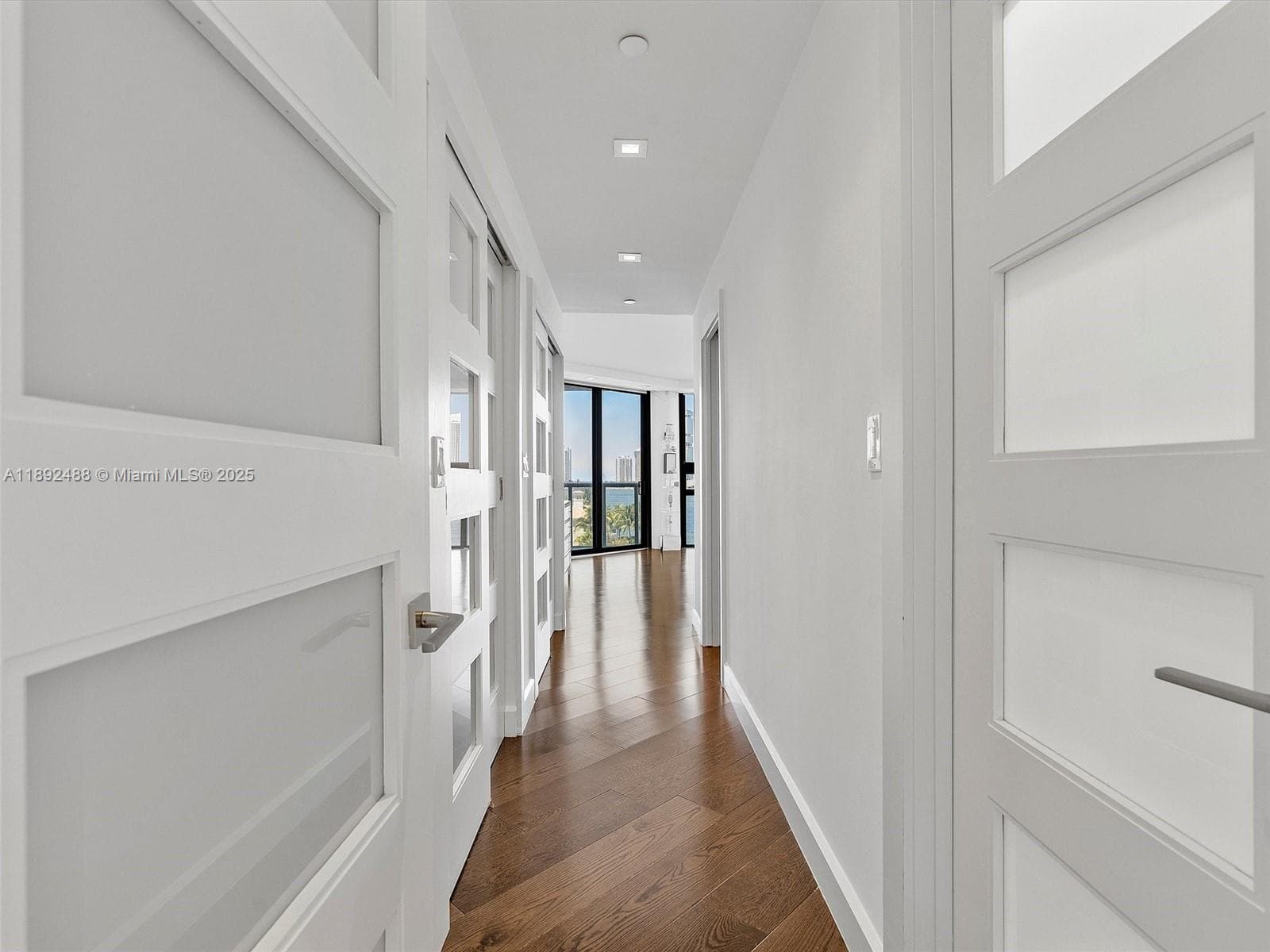 4000 Island Blvd 606 photo 22