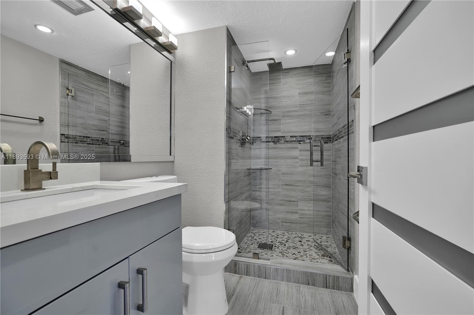 5880 Collins Ave 403 photo 20