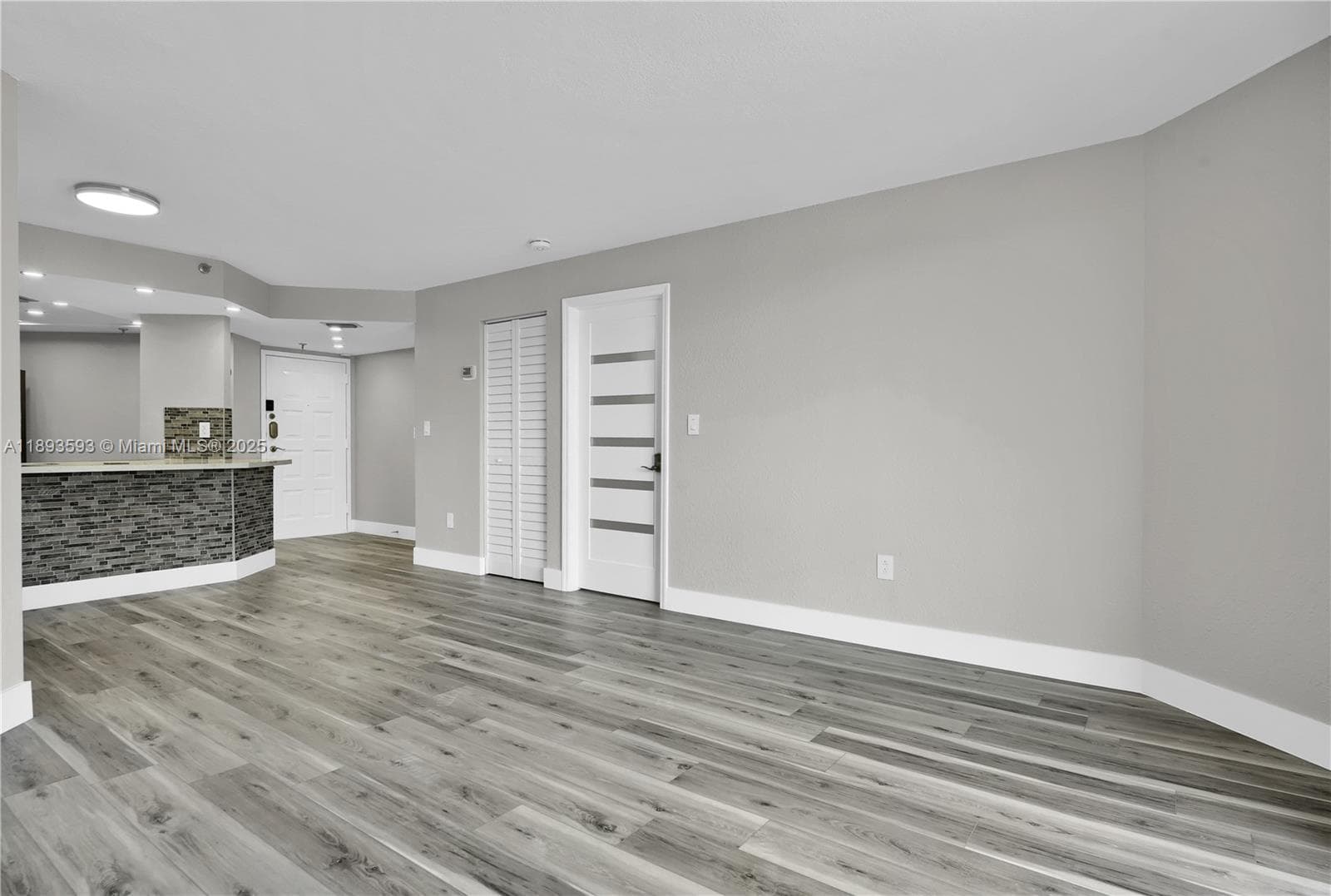 5880 Collins Ave 403 photo 11