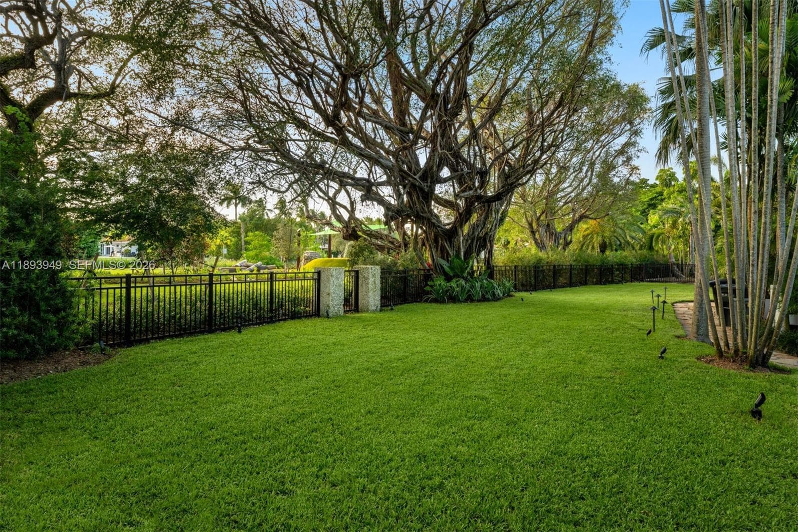 755 Blue Rd photo 10