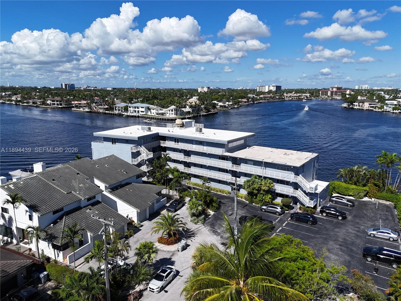 1201 Riverside Dr 301 photo 23