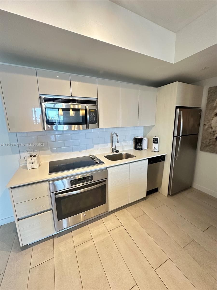 2602 Hallandale Beach Blvd R1507 photo 15