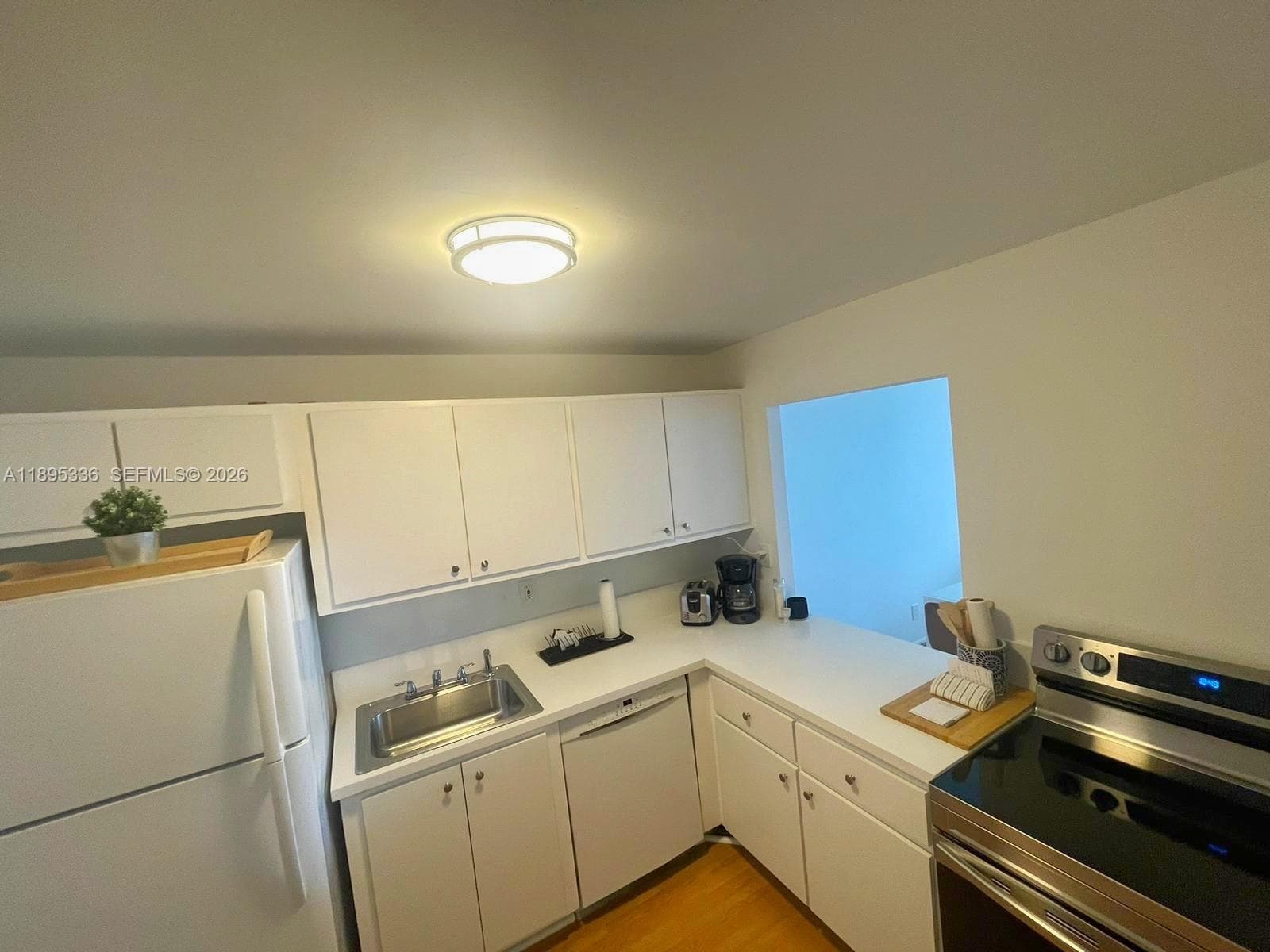 800 Parkview Dr 605 photo 5