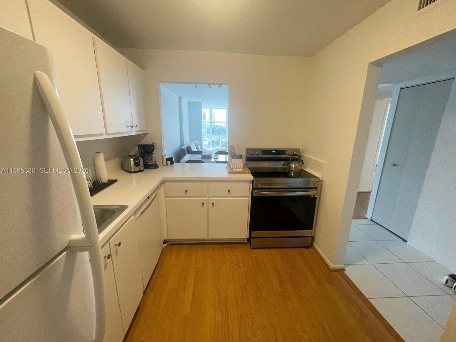 800 Parkview Dr 605 photo 4