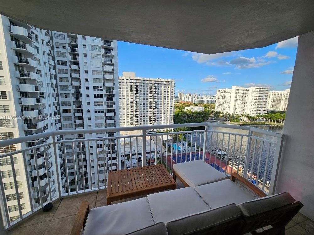 18061 Biscayne Blvd 1602 photo 16