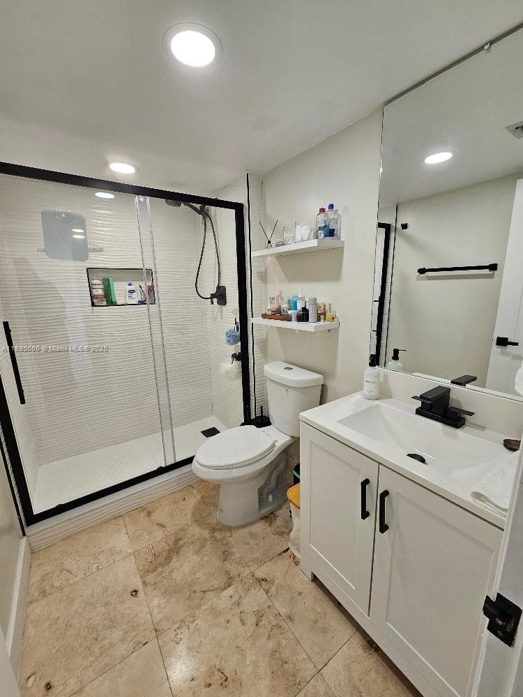 18061 Biscayne Blvd 1602 photo 10