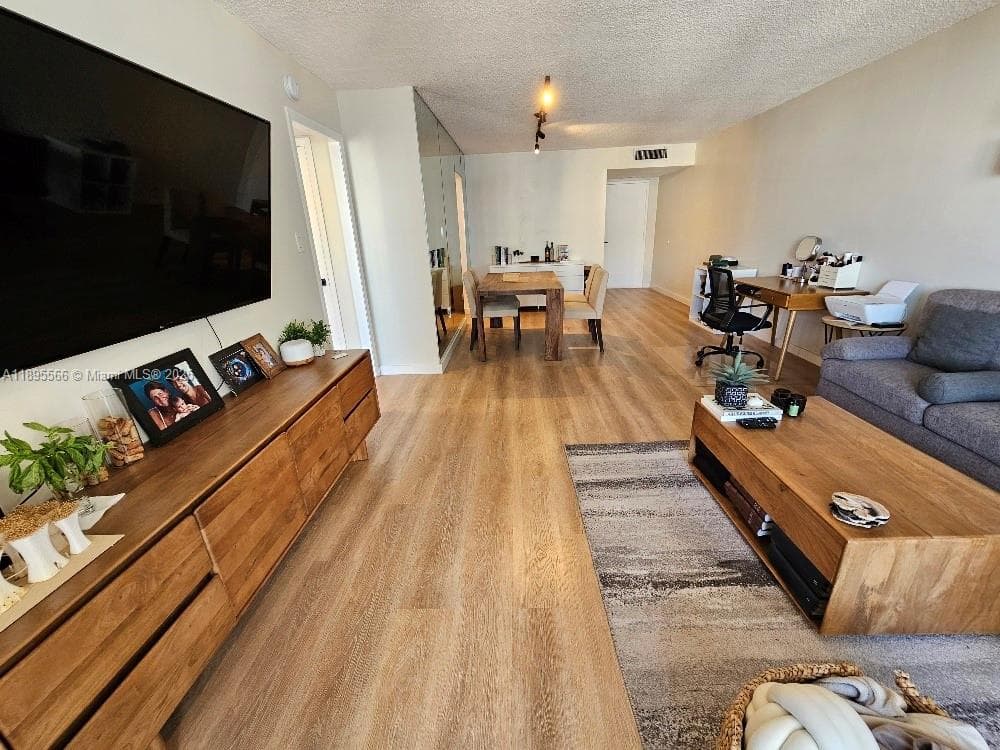 18061 Biscayne Blvd 1602 photo 14