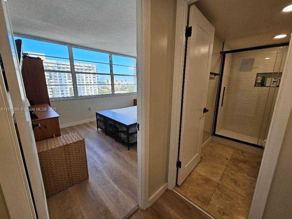 18061 Biscayne Blvd 1602 photo 11