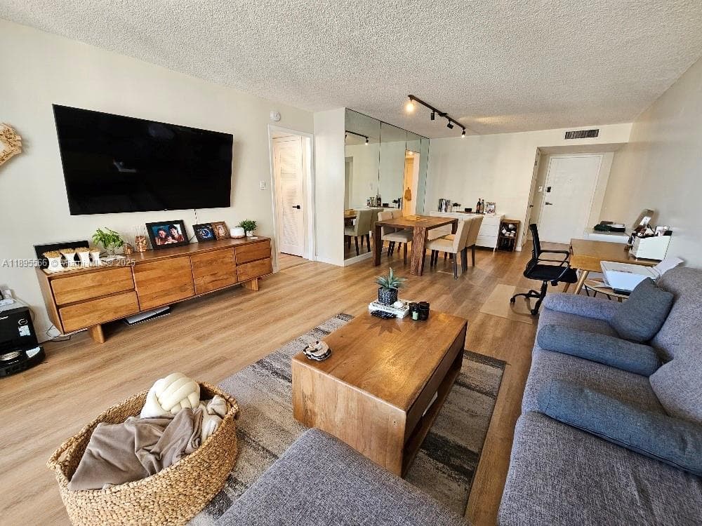 18061 Biscayne Blvd 1602 photo 8