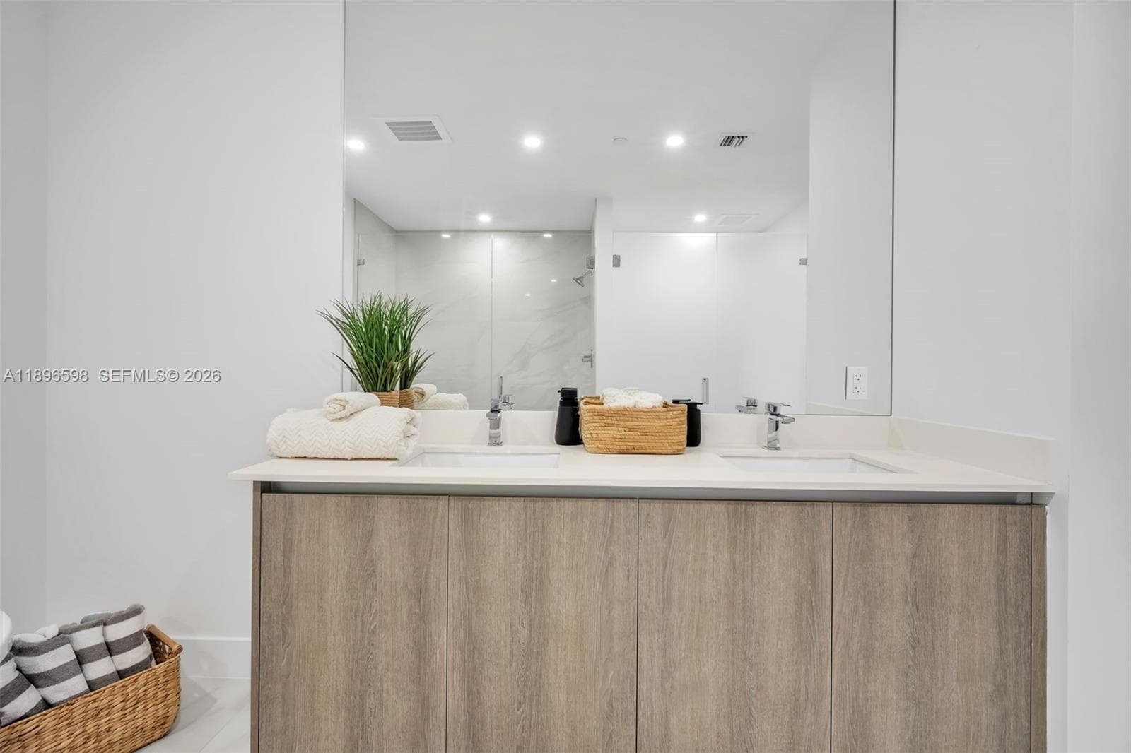 17550 Collins Ave 1003 photo 17