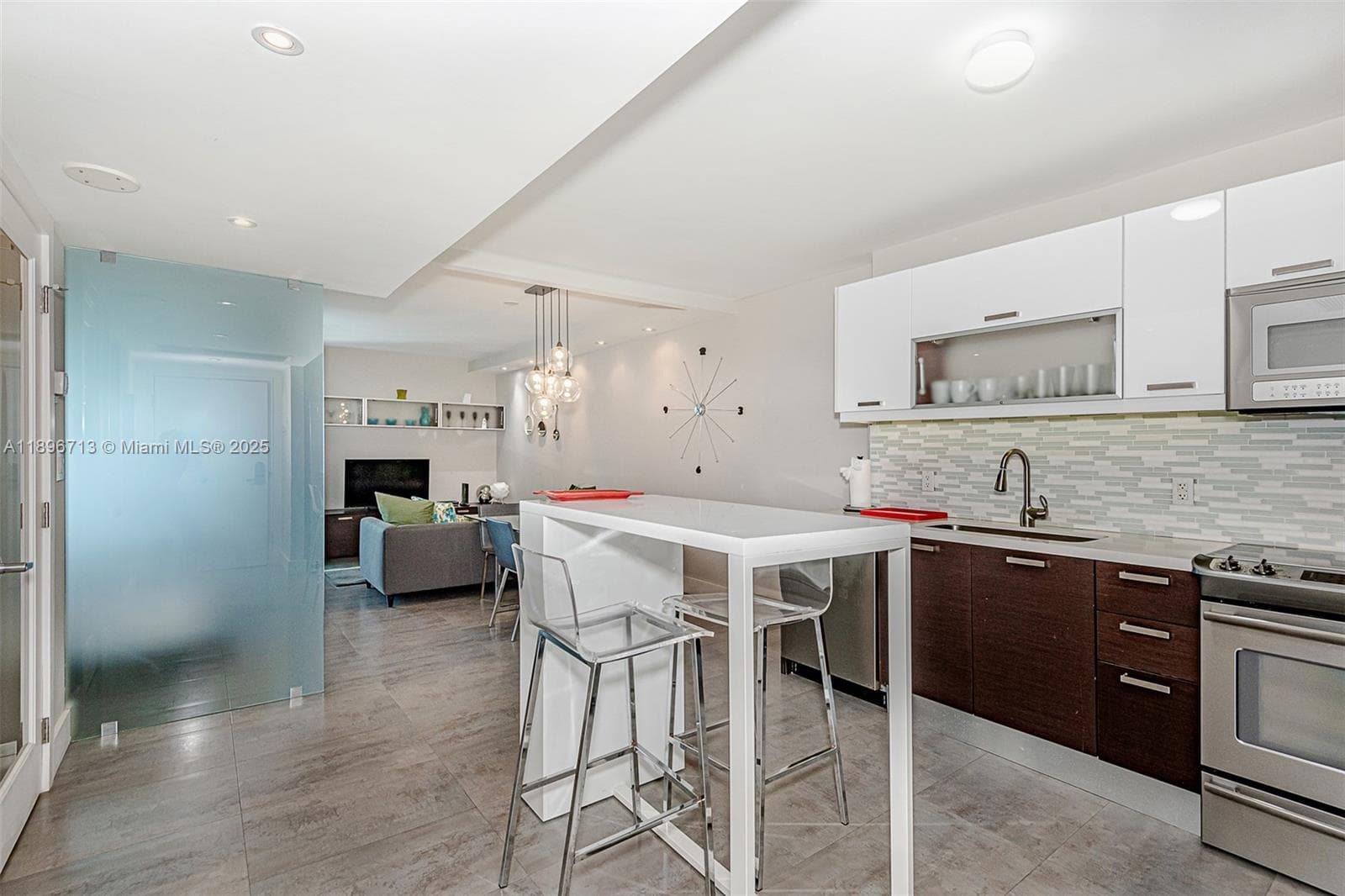 2301 Collins Ave 723 photo 1