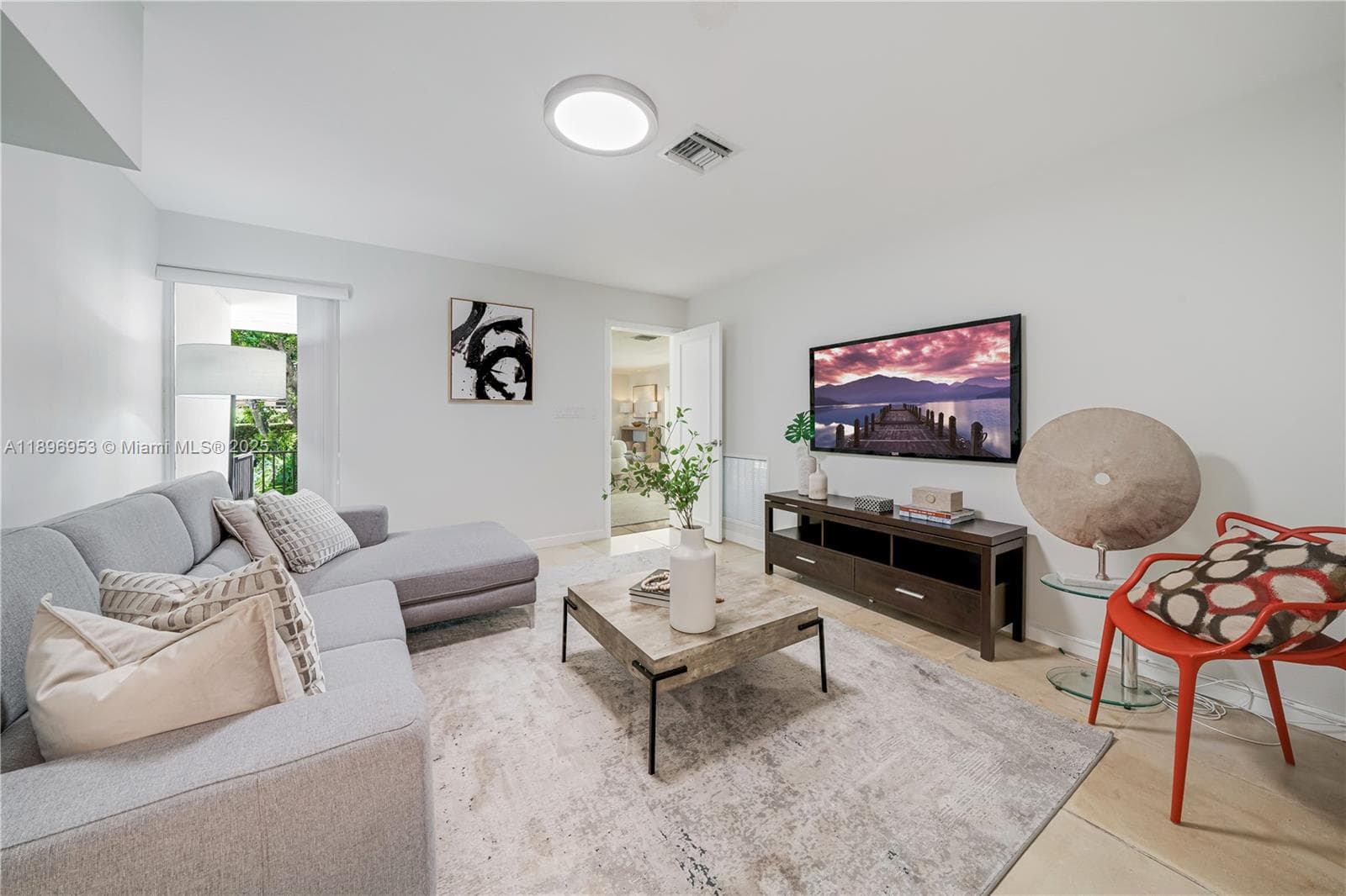 640 Mashta Dr photo 12
