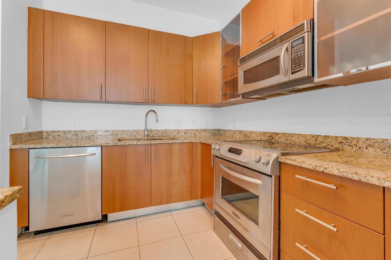 1945 S Ocean Drive 502 photo 11