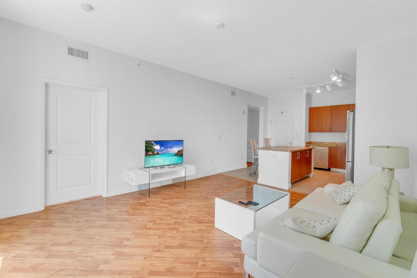 1945 S Ocean Drive 502 photo 8