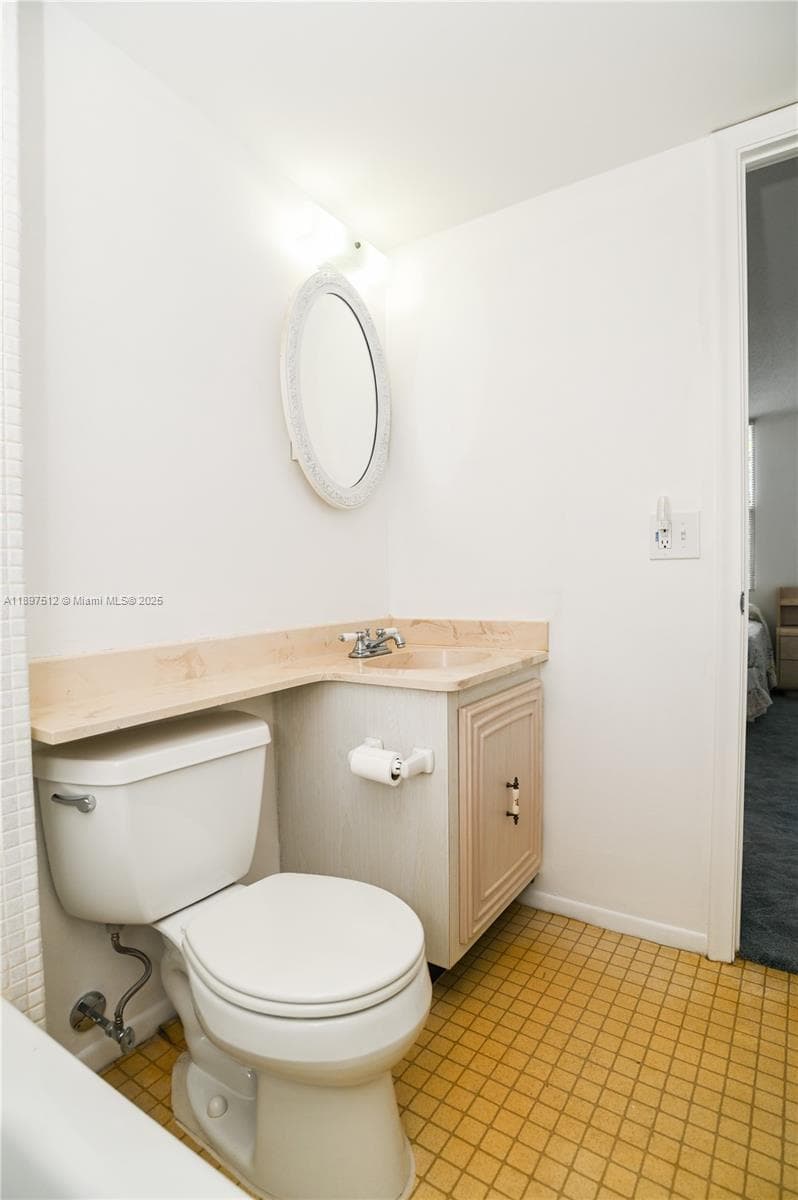 110 Royal Park Dr 2H photo 23