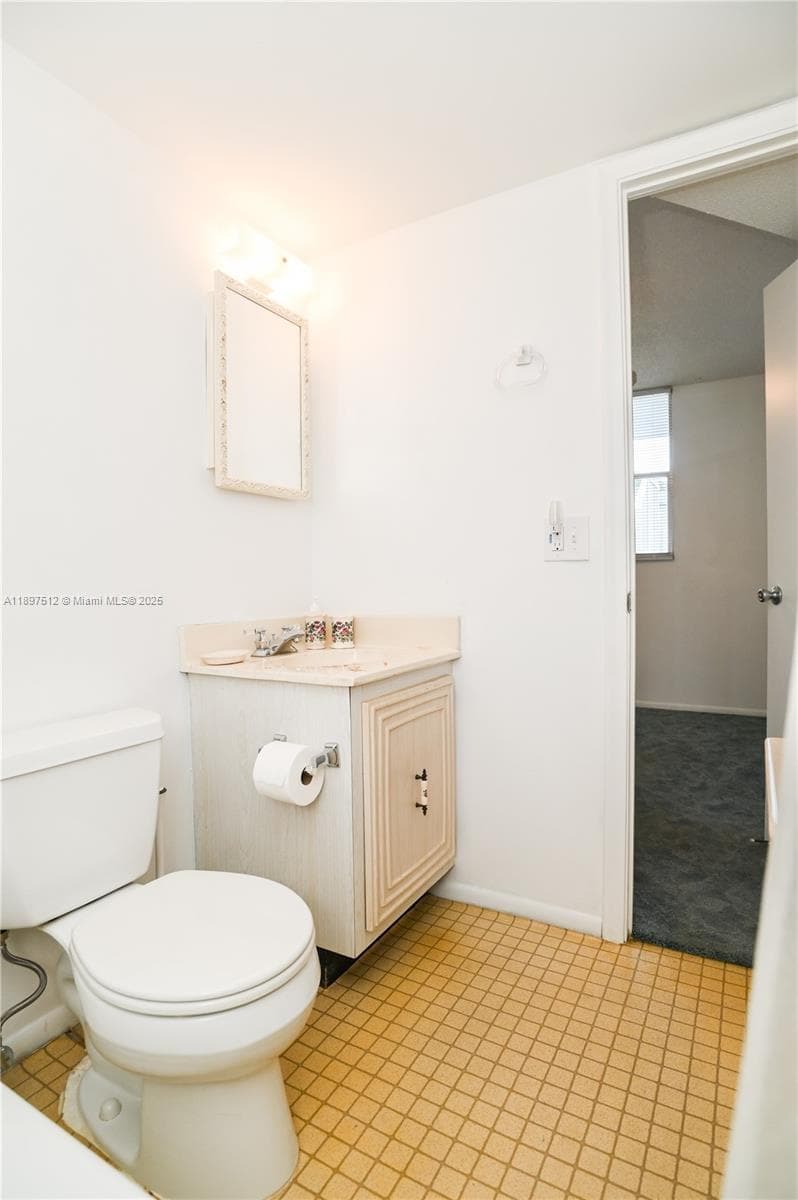 110 Royal Park Dr 2H photo 21