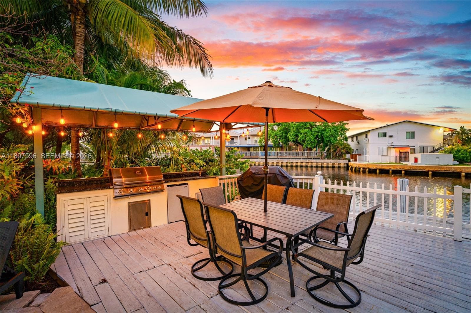 1809 Coral Gardens Dr photo 7