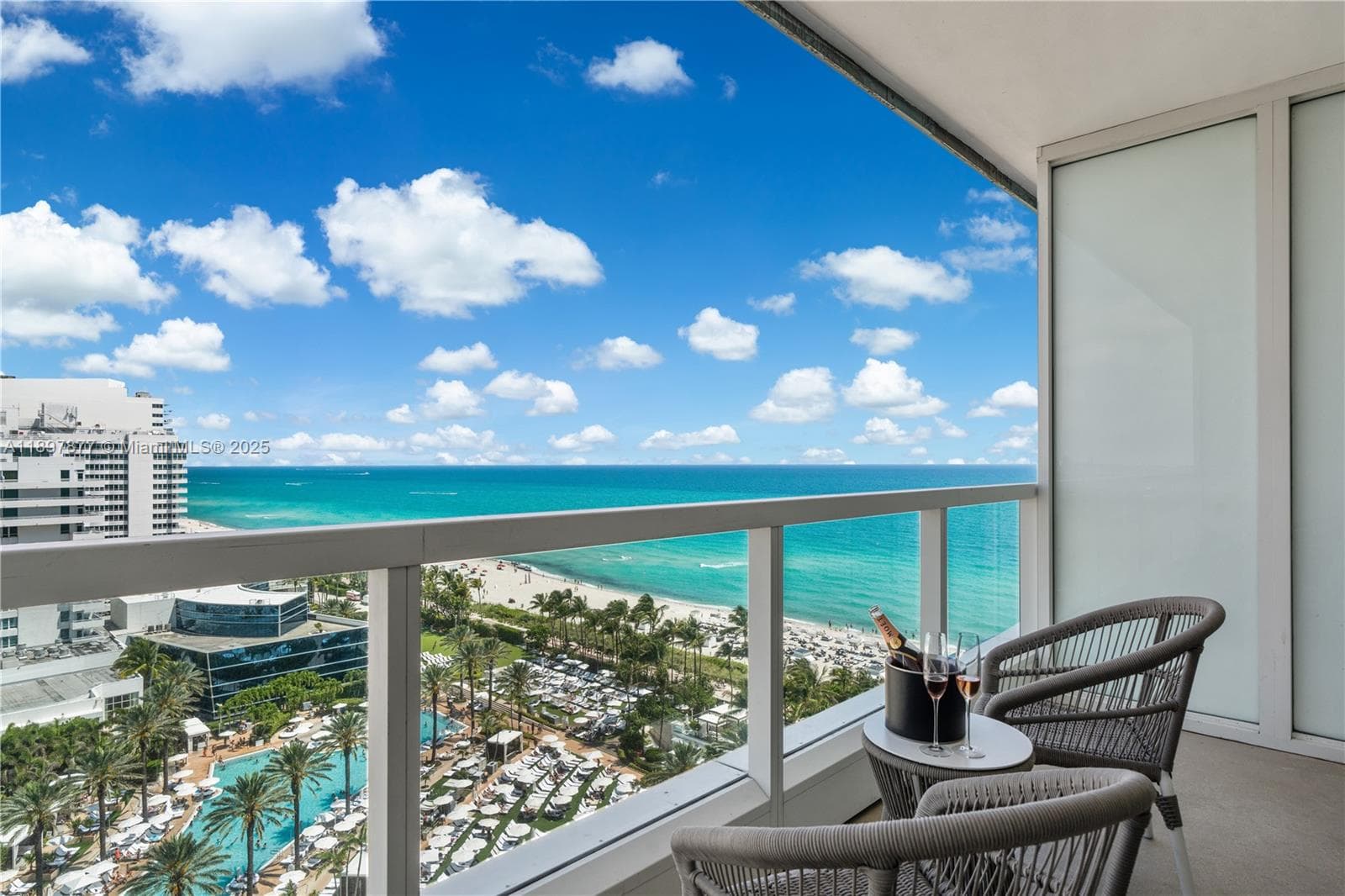 4391 Collins Ave 1403 photo 2