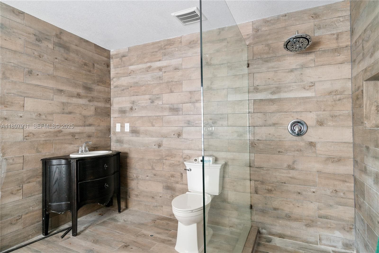 561 Gordon Cir photo 13
