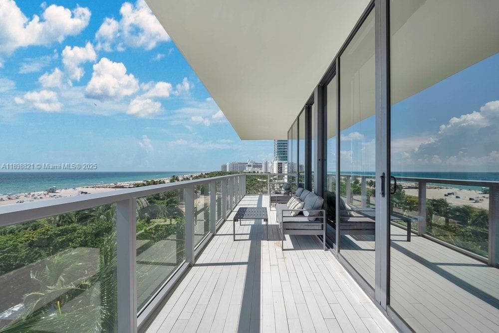 2201 Collins Ave 628 photo 2
