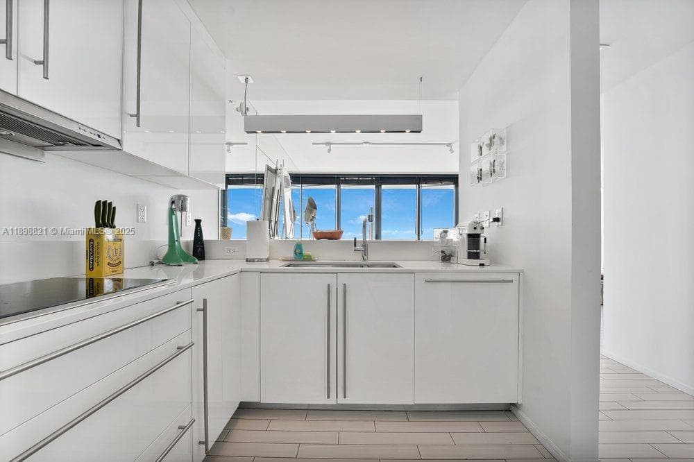2201 Collins Ave 628 photo 12