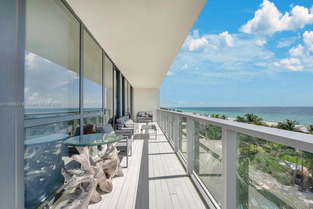 2201 Collins Ave 628 photo 1