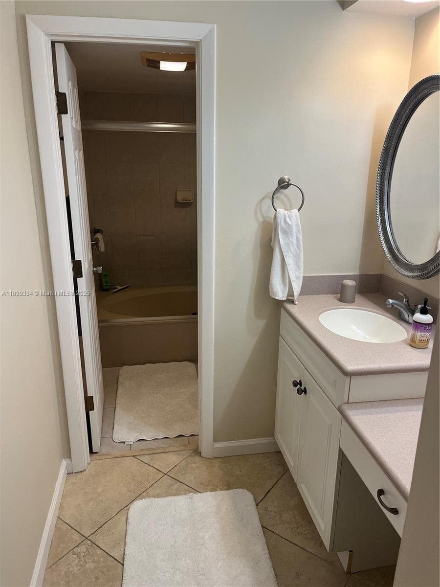 510 Ocean Blvd 211 photo 10