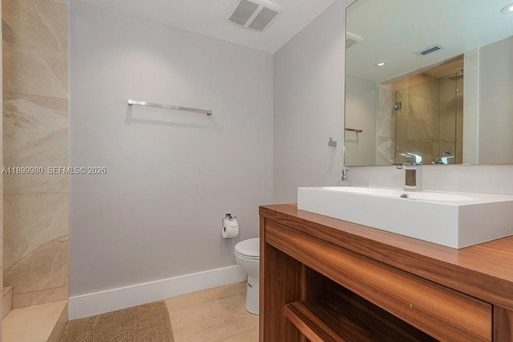 2301 Collins Ave 738 photo 2