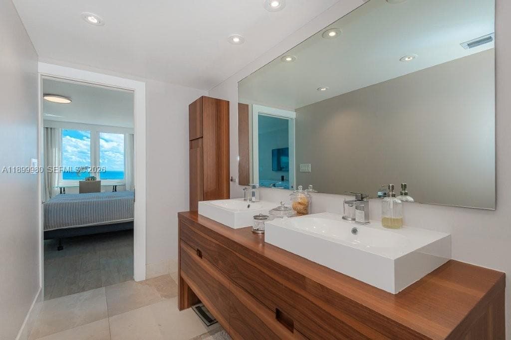 2301 Collins Ave 738 photo 10
