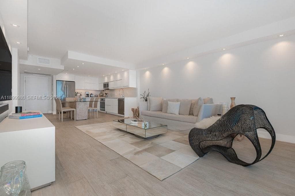 2301 Collins Ave 738 photo 18