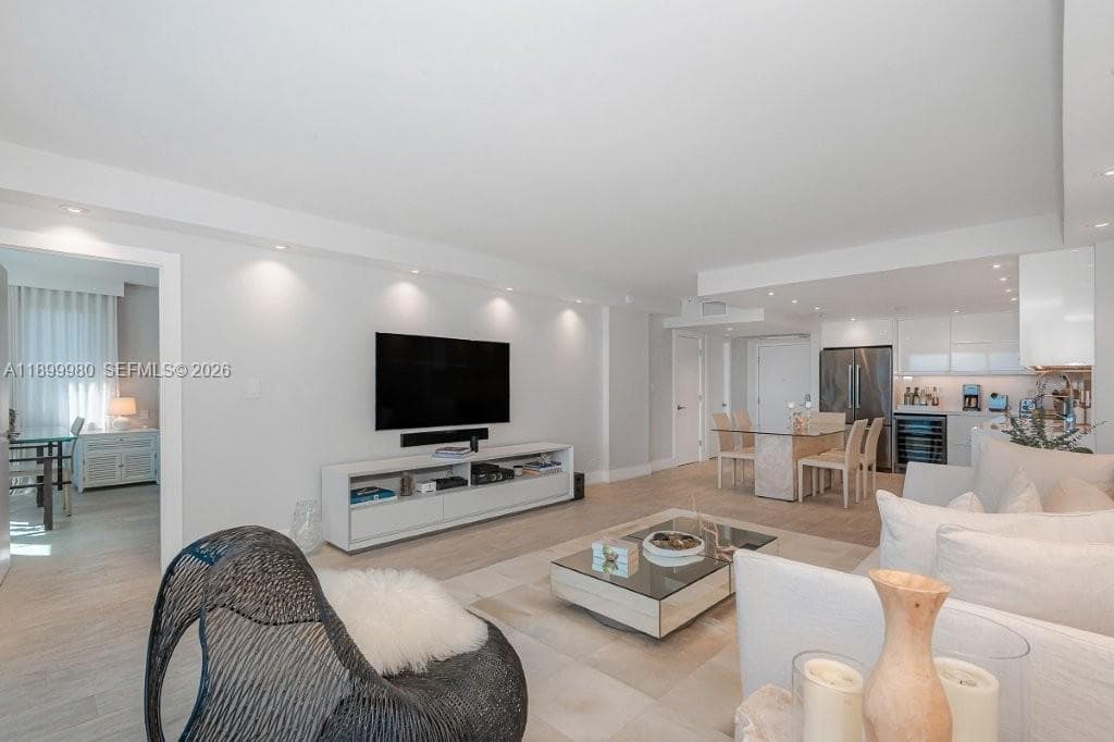 2301 Collins Ave 738 photo 19