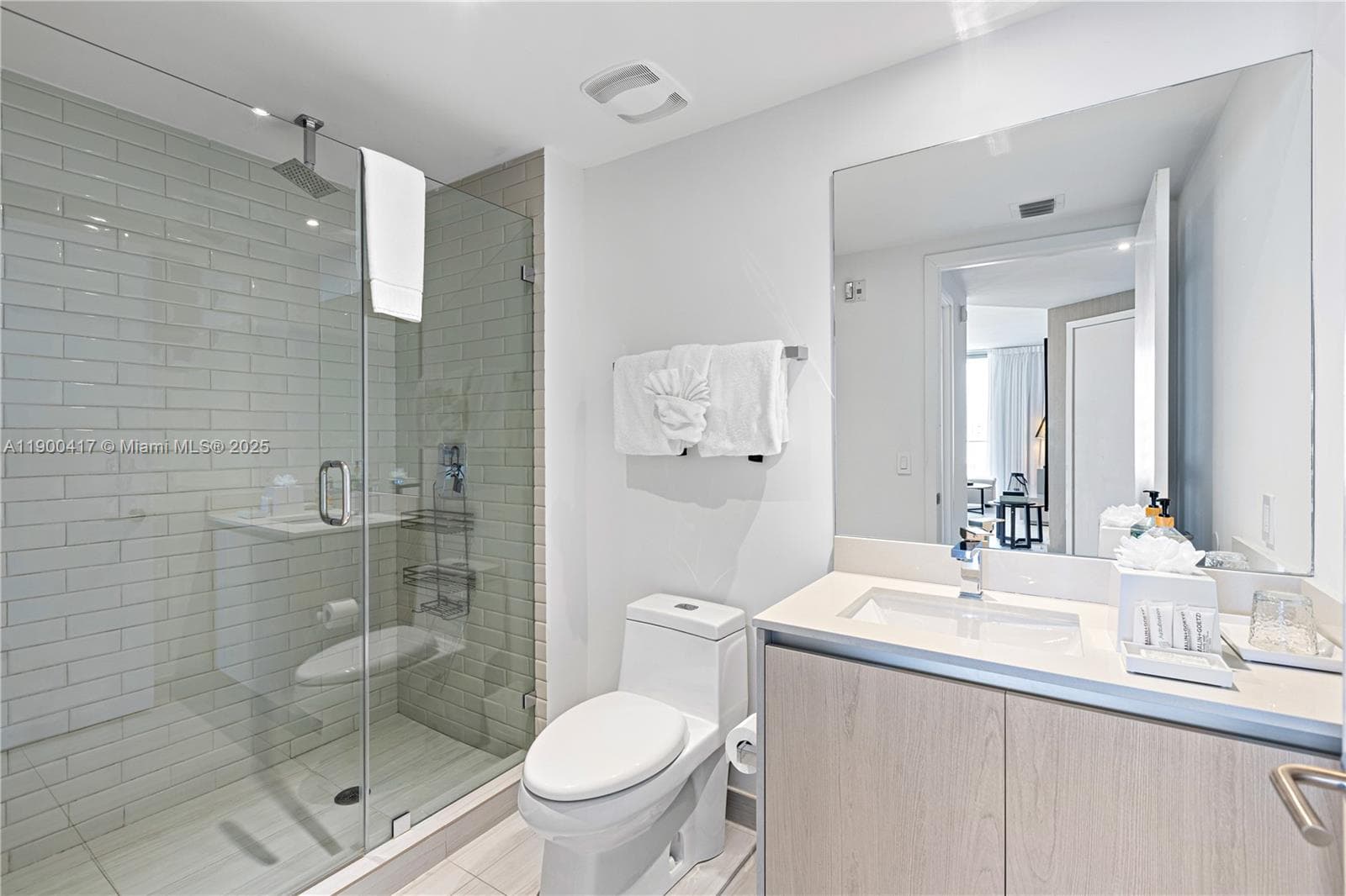 4010 Ocean Dr R1701 photo 17