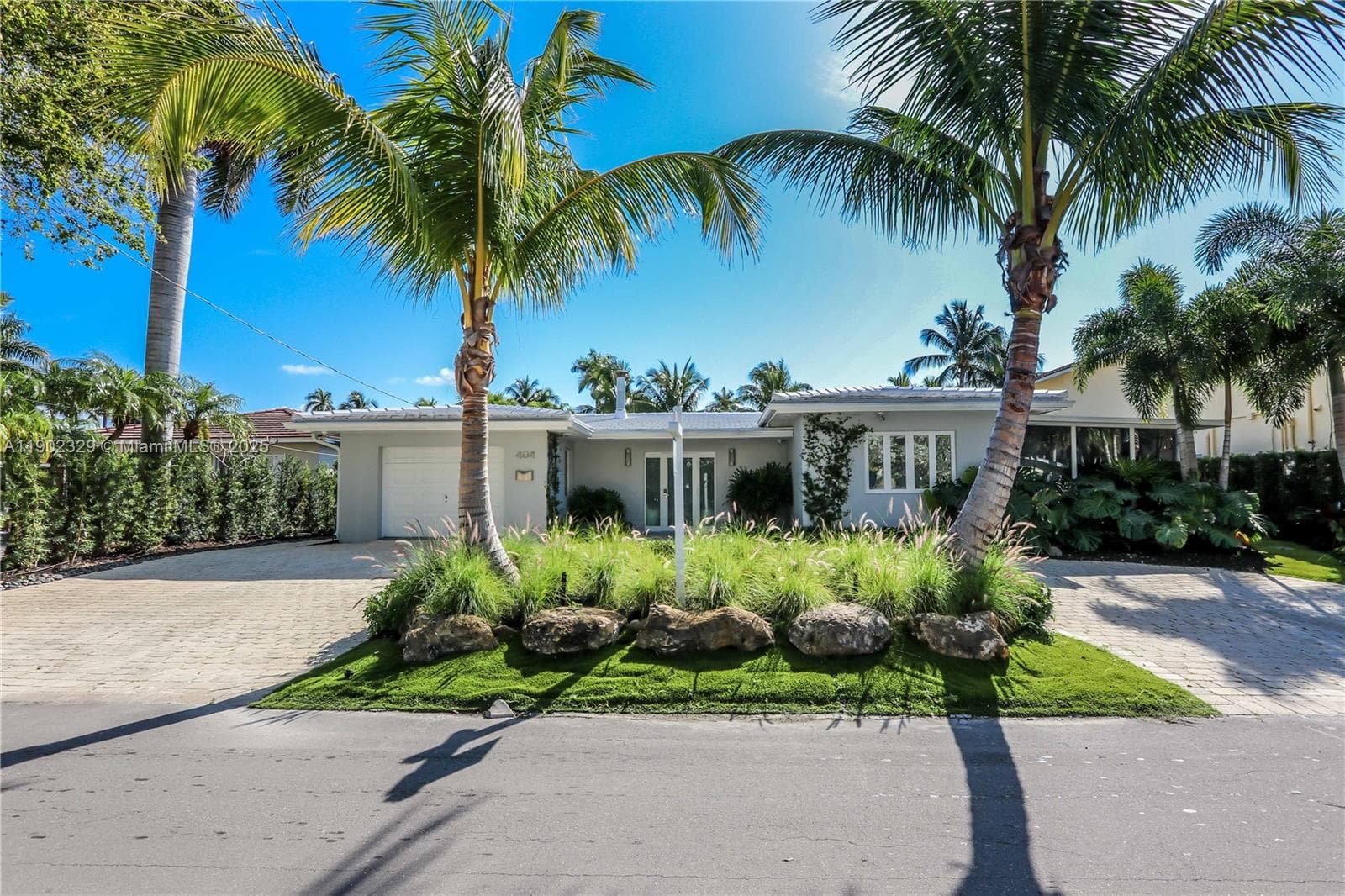 404 Coconut Isle Dr photo 2