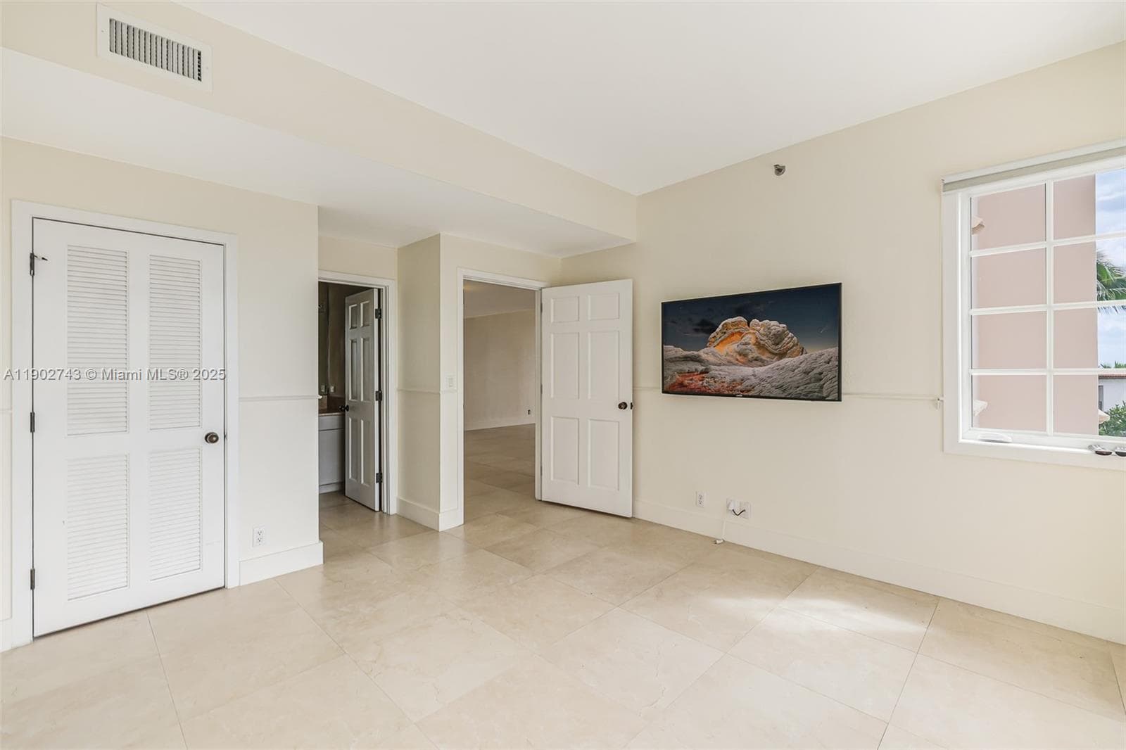 19236 Fisher Island Dr 19236 photo 23