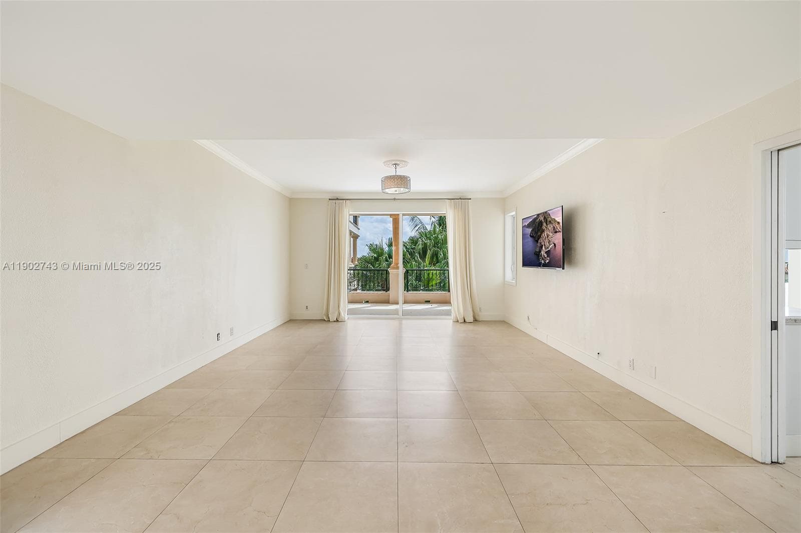 19236 Fisher Island Dr 19236 photo 6