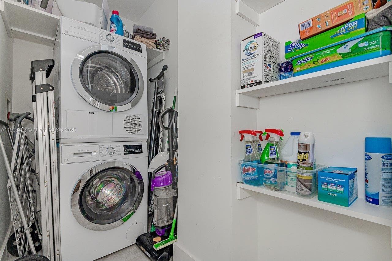 2301 Collins Ave PH21 photo 23