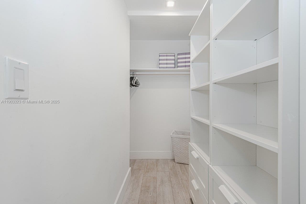 2301 Collins Ave PH21 photo 13