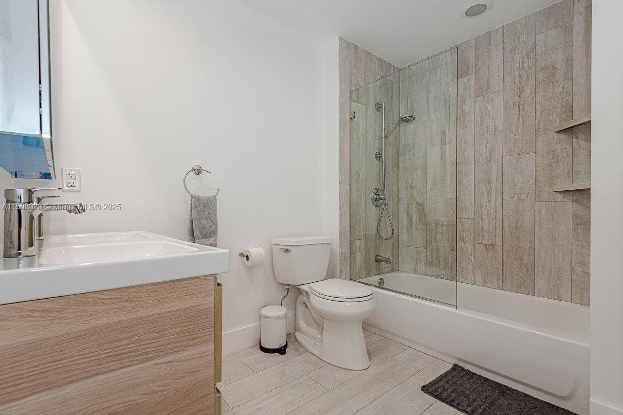 2301 Collins Ave PH21 photo 14