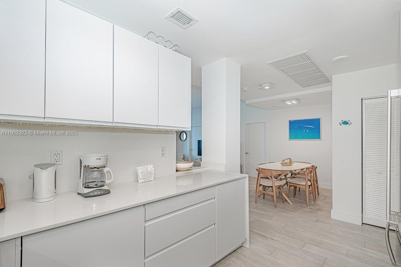 2301 Collins Ave PH21 photo 8