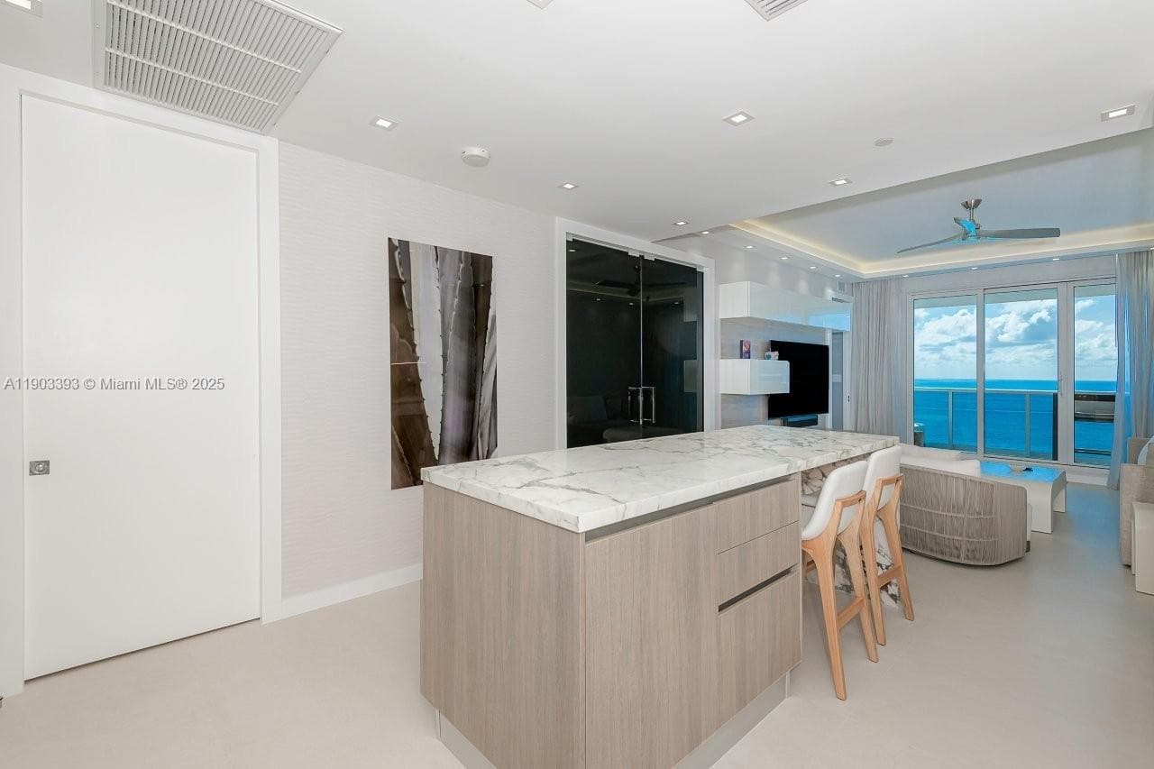 2301 Collins Ave PH20 photo 11