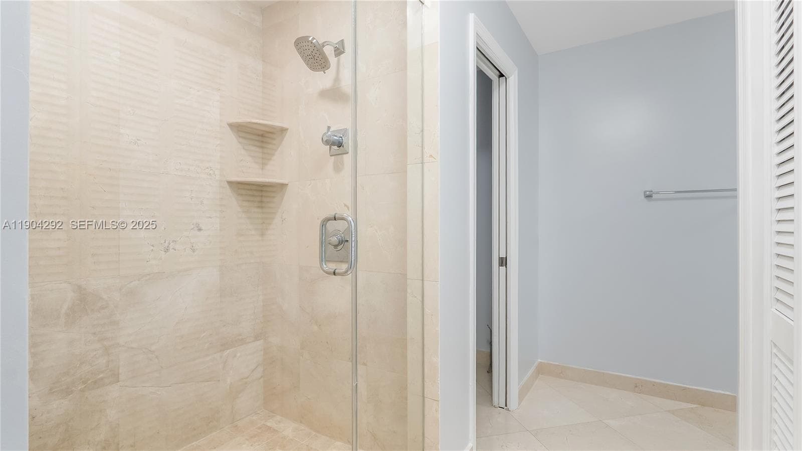 2445 8 St photo 23