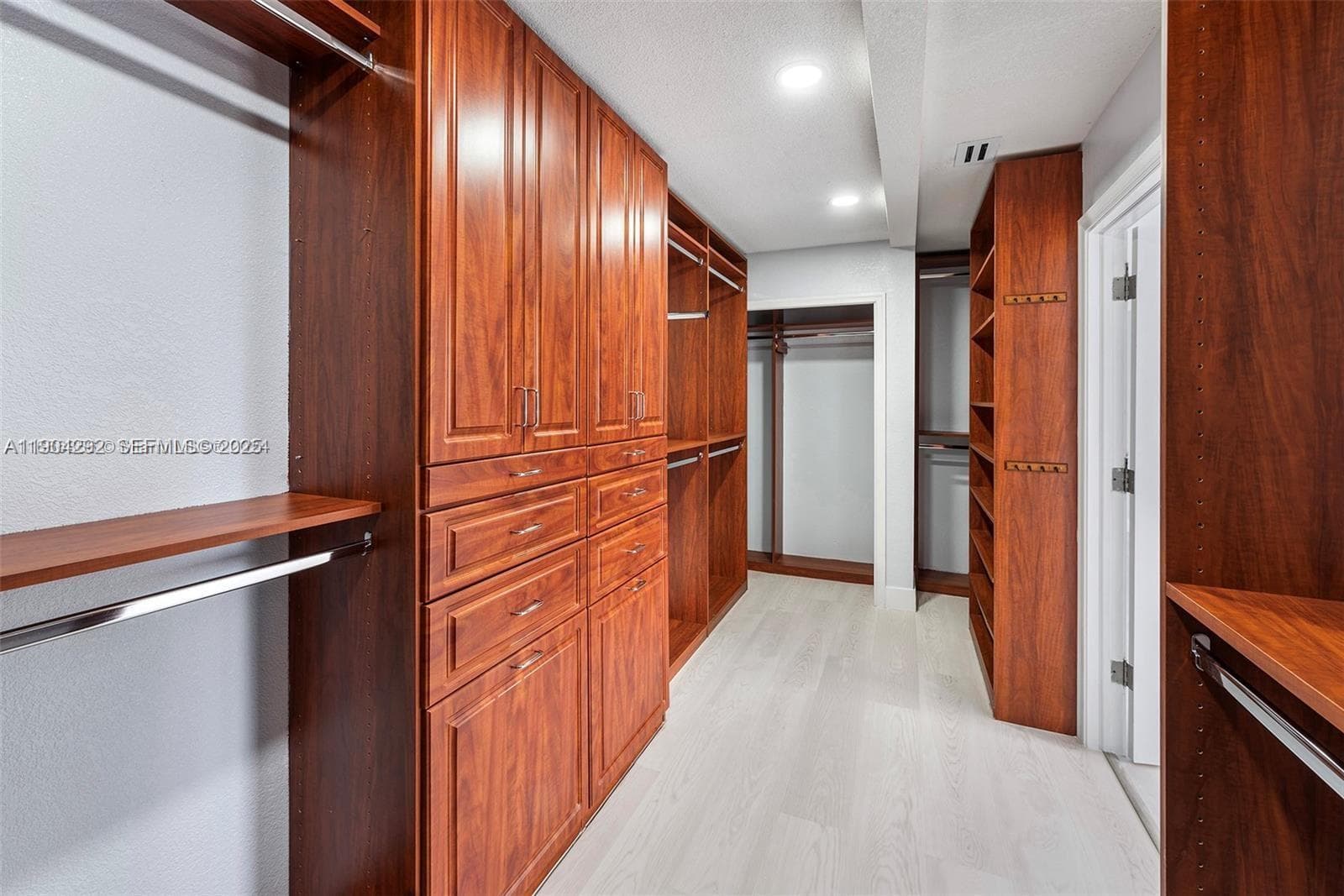 2445 8 St photo 22